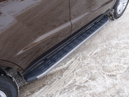 Geely Emgrand X7 2015- Пороги алюминиевые с пластиковой накладкой (карбон серые) 1720 мм